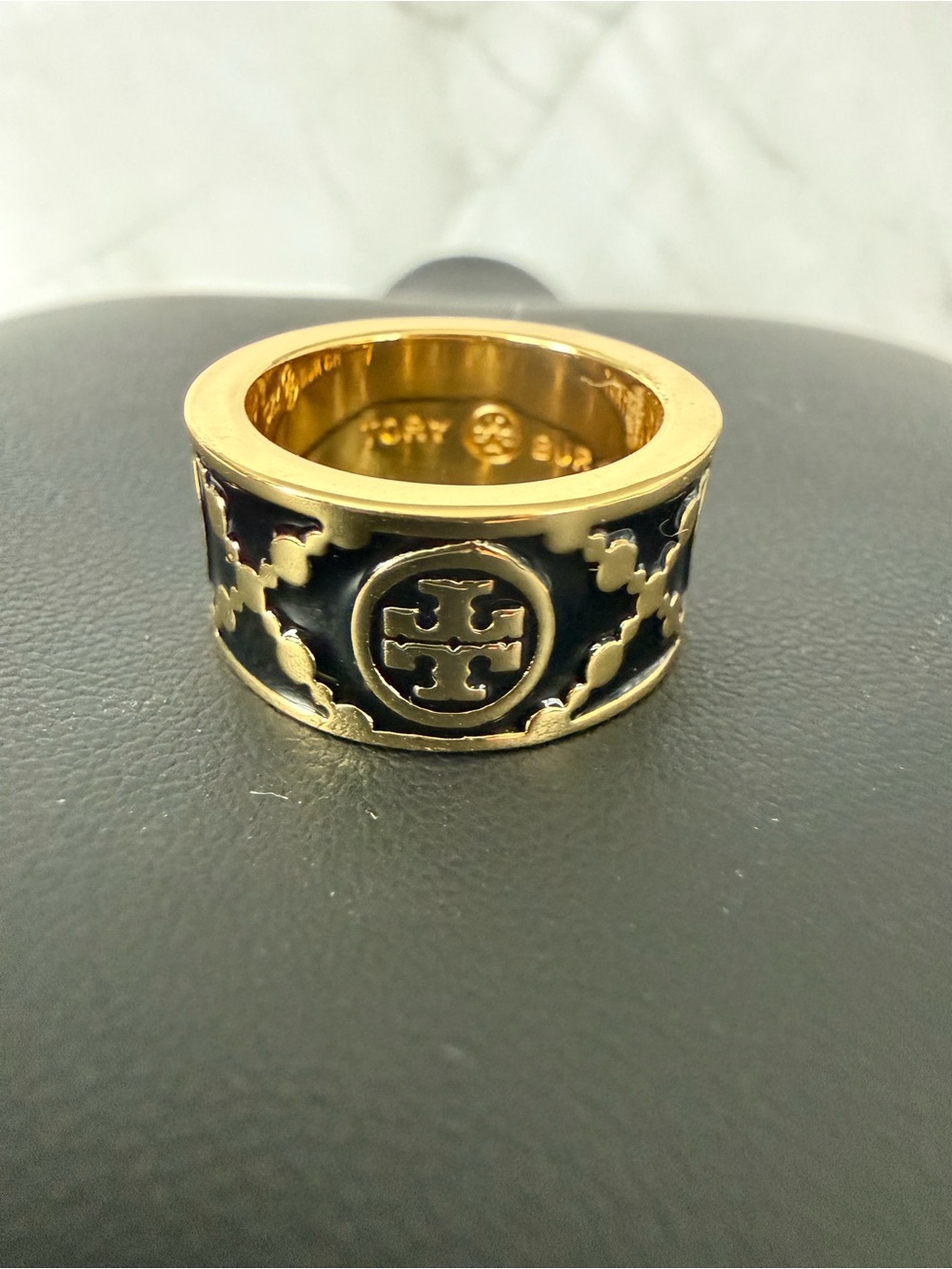 Tory Burch | Black Enamel & Gold Logo Band Ring | Size 7